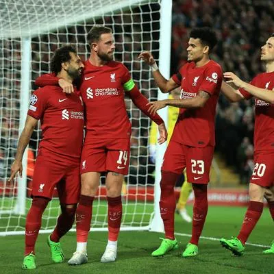Mohamed Salah, Jordan Henderson, Luis Díaz y Diogo Jota celebrando un gol con Liverpool. El capitán del cuadro 'red' se iría al fútbol de Arabia