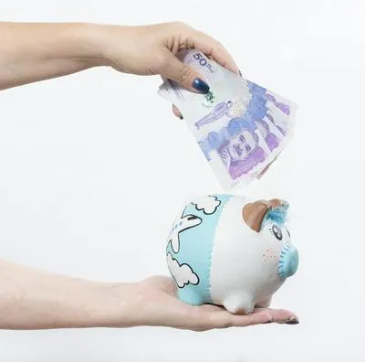 Explican una manera fácil y efectiva con la que puede manejar su salaria, ganando $ 1'500.000, y hacerlo rendir para ahorrar $ 1'000.000 para fin de año.