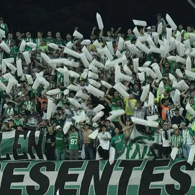 Barra brava de Atlético Nacional en el Atanasio Girardot de Medellín. Esta hinchada tiene diferencias con la directiva del 'Verdolaga'