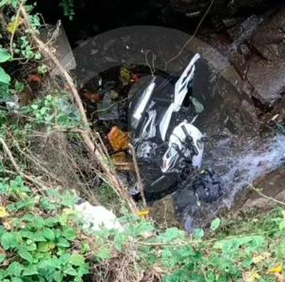 Motociclista en Medellín murió hoy al caer a un abismo en Santa Elena