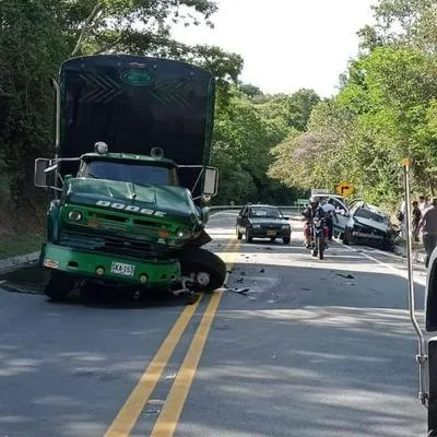 Así quedó el vehículo de carga que provocó un accidente vía a Ibagué, donde murió un adulto mayor que iba a una cita médica a la capital tolimense