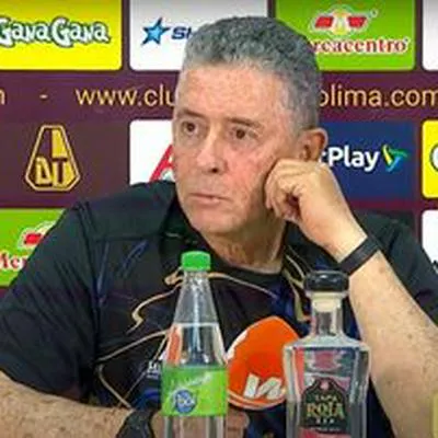 Pedro Sarmiento, DT de Once Caldas, en la rueda de prensa luego de la derrota ante Deportes Tolima. Respondió a críticas