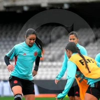 Selección Colombia alistándose para su debut en el Mundial Femenino contra Corea.