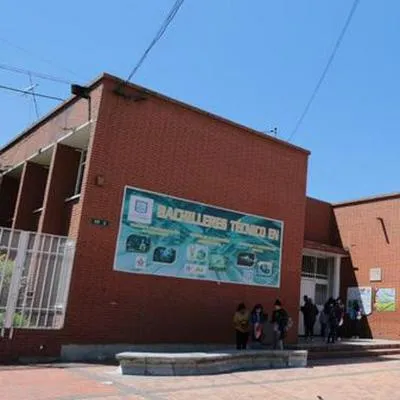 Colegio Técnico José Félix Restrepo, en la localidad de San Cristóbal, donde una madre denuncia que profesora le rompió la nariz a su hijo de una cachetada.