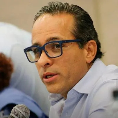Alexander López, expresidente del Senado fue amenazado de muerte en 2019, el hombre que le envió el amenazante mensaje será imputado por la Fiscalía. 