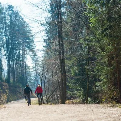 Una pareja de españoles, dejó toda su vida y rutina y viajó por casi 5 años recorriendo el mundo solo con su bicicleta.