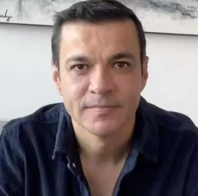 Foto de Juan Diego Alvira, en nota de que el periodista apuntó contra bancos que abusan en nuevo programa con Canal 1