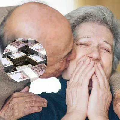 Dos ancianos felices con dinero colombiano por anuncio de Porvenir y las cesantías