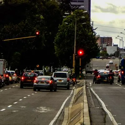 Carros en calles de Bogotá, por pago del impuesto predial que vence pronto