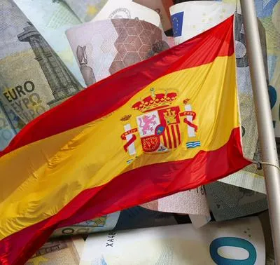 Cuánto dinero necesitan los colombianos que se quieren ir a vivir a España.