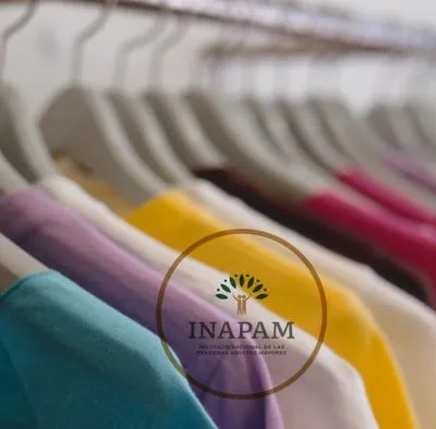 La credencial INAPAM ofrece descuentos en varias tiendas de ropa a sus portadores.