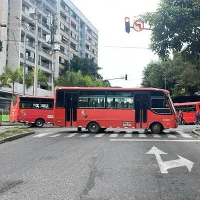 Bloqueo de buses en el sector de La Campiña en Ibagué.