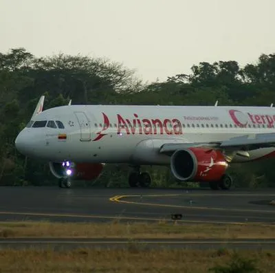 Avión de Avianca tuvo emergencia durante vuelo y tuvo que aterrizar en el aeropuerto El Dorado hoy.