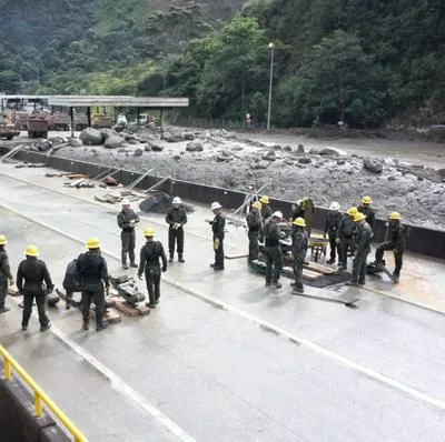 La vía Bogotá-Villavicencio será habilitada este viernes 28 de julio por puente provisional que se instaló en Quetame, lugar donde ocurrió la tragedia. 