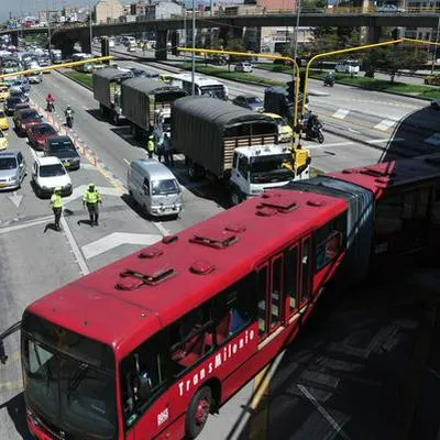 Bogotá: conductor de Transmilenio fue atacado por cerrarle la puerta a hombre