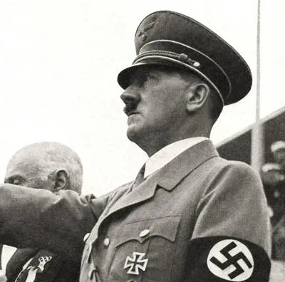 Adolf Hitler : aparece foto original que lo mostraría a en Tunja, Colombia, en 1954.