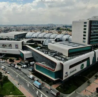 Dos niños desaparecieron en Bogotá cerca del centro comercial Titán Plaza. Visten uniformes de colegio y llevan puesto dos sacos blancos. 