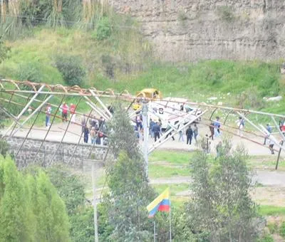 Extranjeros atacados a tiros en Puente Internacional de Rumichaca.