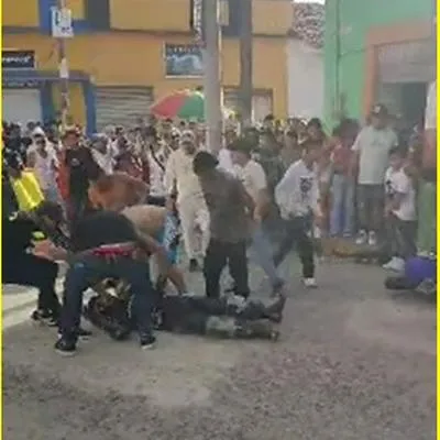 Accidente de motociclista en Mercaderes, Cauca; cae en curva en una competencia
