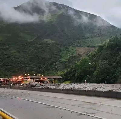 Via Bogotá - Villavicencio cerrada por emergencia en Quetame. Pronto reabrirá, pero con horario y restricciones