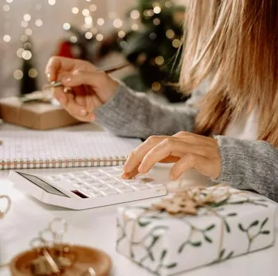 Plan de ahorro para regalos navideños: organice sus finanzas y empiece a comprar desde ya
