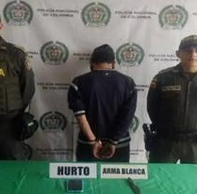 Capturado hombre que usó un cuchillo para atracar a un pasajero de un bus en Calarcá