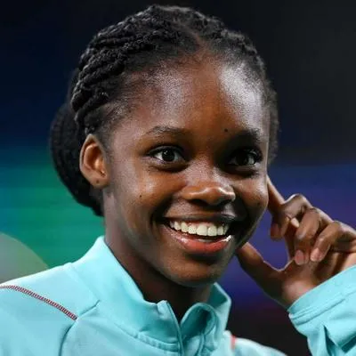 Foto de Linda Caicedo, en nota de que la jugadora con Colombia en Mundial femenino dio premio a empresa de educación