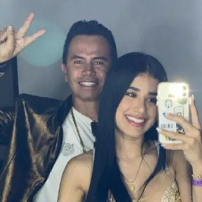 Jhonny Rivera responde a ácida pregunta sobre novia 30 años menor