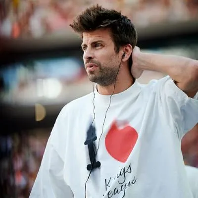 El cantante Manuel Turizo cantó 'Copa vacía', tema que hizo con Shakira, en la final de la Kings League y así reaccionó Gerard Piqué.