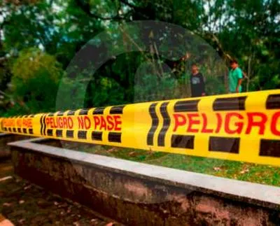 Escena del crimen en zona rural. En relación con asesinato de indígenas en Nariño.