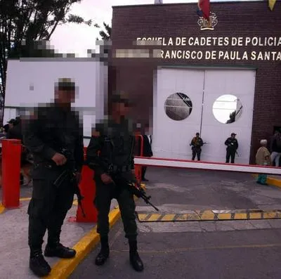 Extraña muerte de joven policía en la Escuela General Santander, de Bogotá. Familia pide respuestas, pues no les han explicado lo que sucedió. 