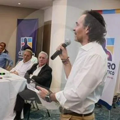 Federico Gutiérrez y Álvaro Uribe Vélez se reunieron en hotel de Medellín