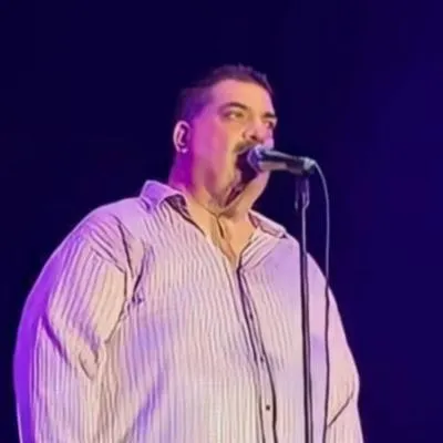 Videos de balacera en concierto de Maelo Ruiz en Nariño. Los asistentes corrieron de un lado a otro buscando un refugio y el cantante tuvo que agacharse. 