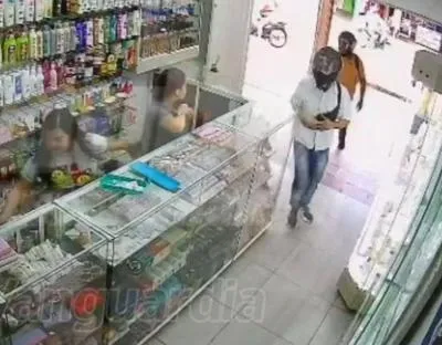 Captura de video de atraco en Bucaramanga. 