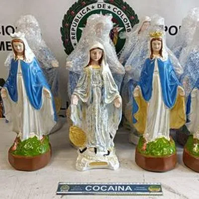 Figuras de la Virgen María incautadas en Aeropuerto El Dorado por tener dentro cocaína.