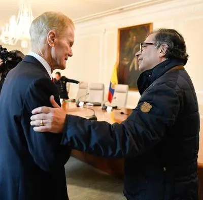 Gustavo Petro con el director de la Nasa, Bill Nelson, en una reunión en el Palacio de Nariño