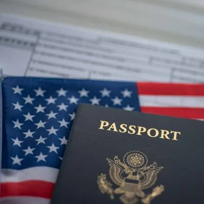 Aviso sobre visa americana para colombianos que aplicaron a programa de reunificación familiar.