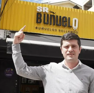 Señor Buñuelo lleva 4 años en Bogotá, ya tiene 50 puntos, y su dueño, César Valencia, recordó cómo empezó el la ciudad.