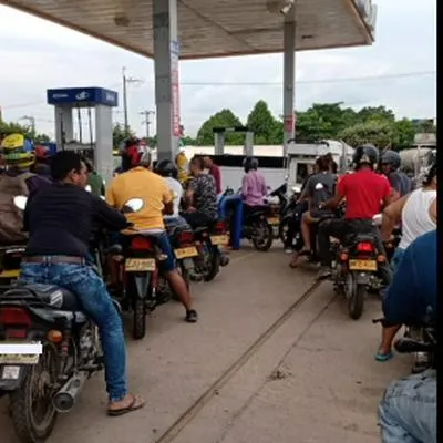 Una de las ciudades petroleras de Colombia se está quedando sin gasolina. Al parecer, la mitad de las estaciones de combustible se quedaron desabastecidas.