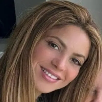 Shakira le dejó a cargo sus hijos a Piqué y se le vio en Barranquilla; dicen si llegó sola.