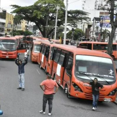 Sector educativo se suma al paro de buseteros en Ibagué.