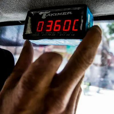 Alerta en Medellín desde la Personería: señalan el aumento de hurtos a turistas, en especial a extranjeros, y abuso en aumento de tarifas en taxis.