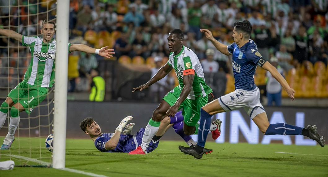 Racing converte dois pênaltis, mas perde para o Atlético Nacional pela  Libertadores fora de casa, libertadores