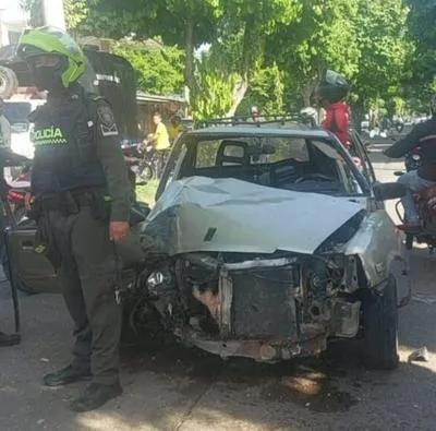 Valledupar: hombre se salvó de milagro al destrozar carro contra un árbol