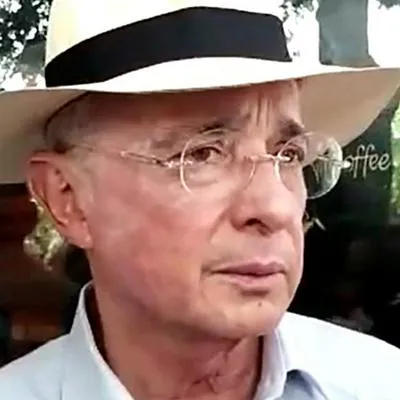 Álvaro Uribe, que responde a ataque de Gustavo Petro por escándalo de Nicolás Petro