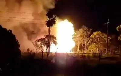 Incendio por explosión de oleoducto en Putumayo.