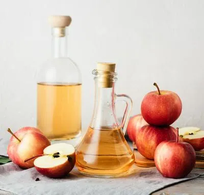 Usos desconocidos del vinagre de manzana; repelente de insectos, remedio contra la caspa y otros métodos para que aproveche al máximo todos sus beneficios