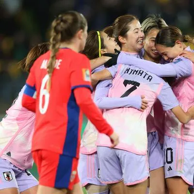 Jugadoras de Japón celebran victoria sobre Noruega en Mundial femenino 2023.
