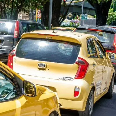Los taxistas en Colombia sufren por el alto precio de la gasolina y revelan cuánto gastan para costear el combustible por decisión de Gustavo Petro.