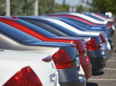Carros. en relación con crisis en la venta de vehículos.